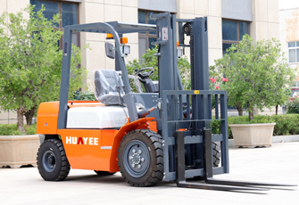 2-HYP30-Diesel-Forklift