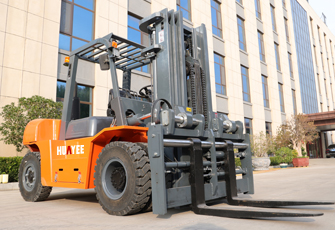 2-HYP70-Diesel-Forklift